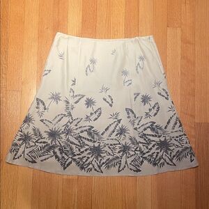 Calvin Klein Elegant Cream and Gray Women's Silk Skirt Size 2